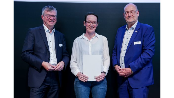 Prof. Dr. Melanie Werner (Mitte) zusammen mit Prof. Dr. Becker (links) und Prof. Dr. Herzig (rechts)