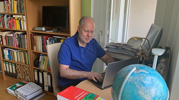 Prof. Dr. Frank Rögener forscht am Institut für Anlagen- und Verfahrenstechnik. Prof. Dr. Frank Rögener forscht am Institut für Anlagen- und Verfahrenstechnik.