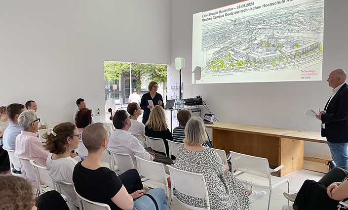 Laetitia Post und Thomas Musiol präsentieren das Bauprojekt "Neubau Campus Deutz" im Haus der Architektur – eine öffentliche Veranstaltung im weißen Kubus im Josef-Haubrich-Hof Laetitia Post und Thomas Musiol präsentieren das Bauprojekt "Neubau Campus Deutz" im Haus der Architektur – eine öffentliche Veranstaltung im weißen Kubus im Josef-Haubrich-Hof