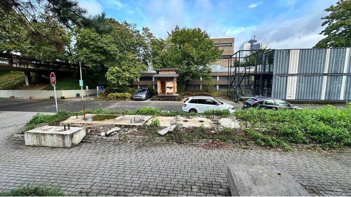 Abbau des Kolbenkompressors am Campus Deutz