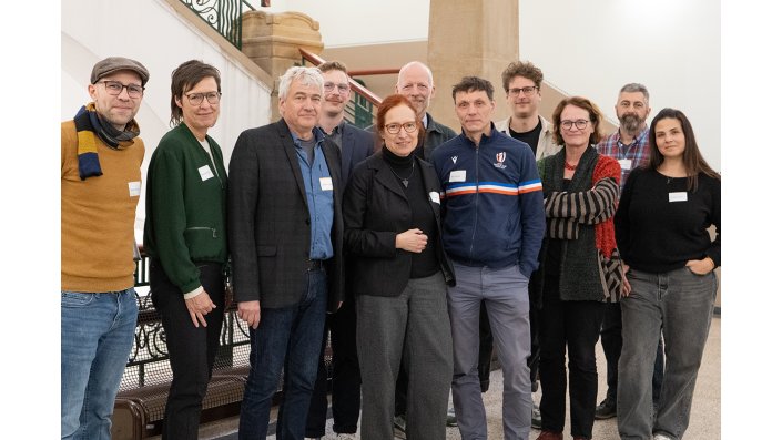 Gruppenbild der Verantwortlichen des Praxisprojekts sowie des Forschungsvorhabens zur Evaluation.