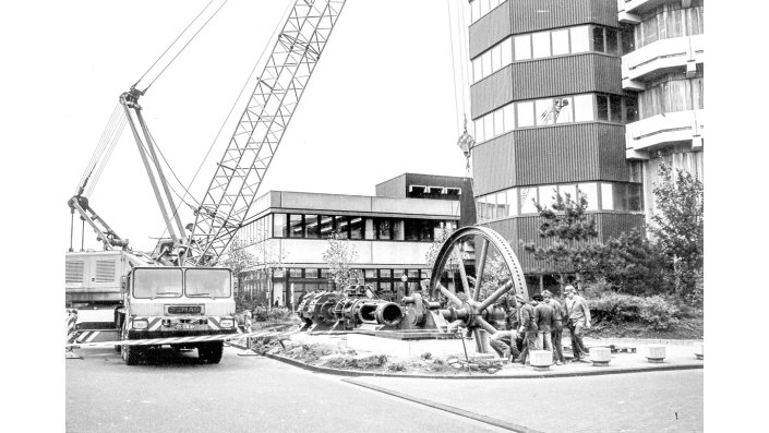 Aufbau des Kolbenkompressors 1983 unter der Aufsicht des damaligen Werkstattleiters Josef Rickert