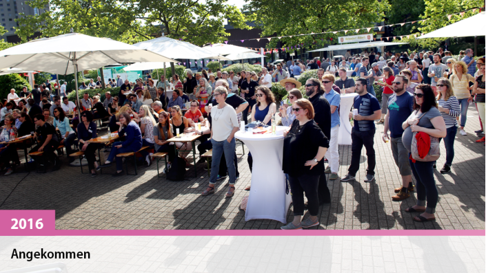 Ein Parkplatz? Eine Eventlocation! Zum Abschluss des ersten akademischen Jahres als TH Köln feiert die Hochschule erstmals ein großes Sommerfest mit Live-Musik und jeder Menge Spaß und Spiel am Campus Deutz.