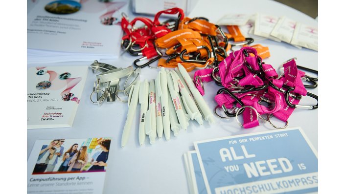 Startklar für den Infotag! Broschüren, Campusführungen und kleine Giveaways warteten auf unsere Gäste. I
