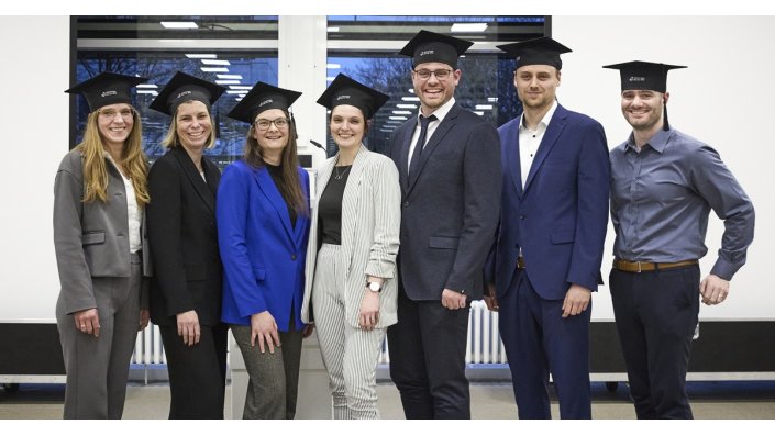 Die ersten Absolvent*innen des PK NRW, die während den Feierlichkeiten geehrt wurden.