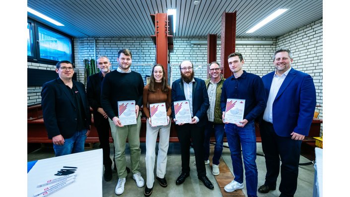 v.l. Timo Krämer (Ingenieurbüro Grobecker GmbH), Prof. Dr. Wolfram Kuhlmann, Ben Borgmann, Katrin Scheele, Simon Schwarz, Stefan Daniels (Stabel + Hohn GmbH), Gerald Schröder und Prof. Dr. Christian Wolf.