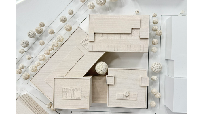 Das Fakultäts- und Verwaltungsgebäude E von oben.