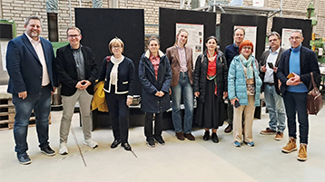 Die Besucher aus Mazedonien im Baustofflabor zusammen mit Prof. Dr. Wolf und Prof. Dr. Nöldgen  (Bild: Oliver Nachevski / GIZ)