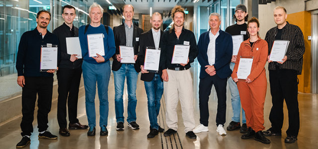 Am Tag der exzellenten Lehre wurden die Lehr- und Studienpreise verliehen. Die Gewinner*innen des Lehrpreises mit Prof. Dr. Axel Faßbender, Vizepräsident für Lehre und Studium der TH Köln (Bild:Costa Belibasakis/TH Köln)