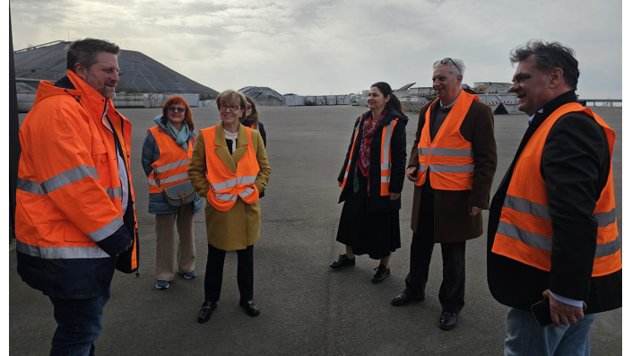 Die Besucher aus Nordmazedonien zusammen mit Prof. Dr. Wolf auf :metabolon