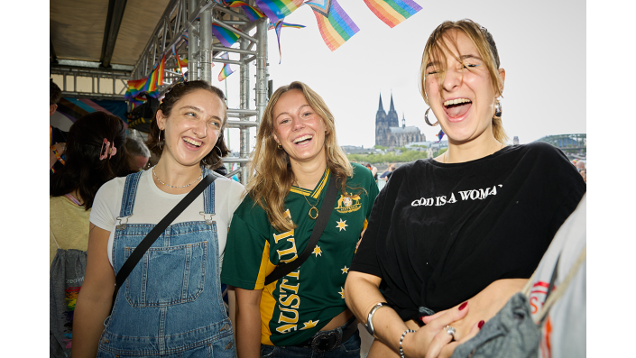 Teilnehmende auf der CSD-Deomonstration 2026 in Köln 