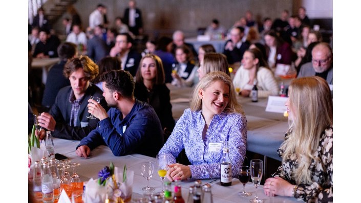 Teilnehmende während des Meet and Greets