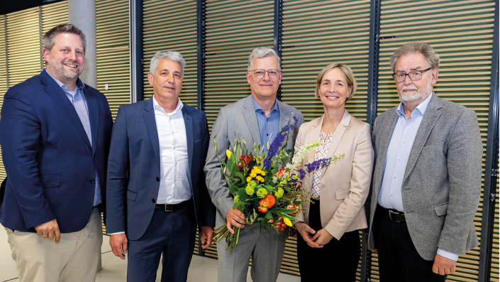 Das Präsidium: (v.l.n.r.) Prof. Dr. Christian Wolf (Vizepräsident für Digitalität und Nachhaltigkeit), Prof. Dr. Axel Faßbender (Vizepräsident für Lehre und Studium), Prof. Dr. Matthias Hochgürtel (Vizepräsident für Forschung und Wissenstransfer), Prof. Dr. Sylvia Heuchemer (Präsidentin) und Prof. Dr. Gerd Sadowski (kommissarischer Vizepräsident für Wirtschafts- und Personalverwaltung).