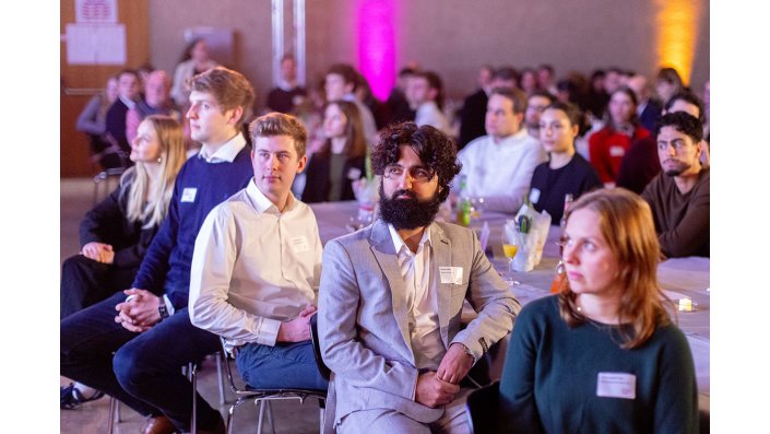 Teilnehmende während des Meet and Greets