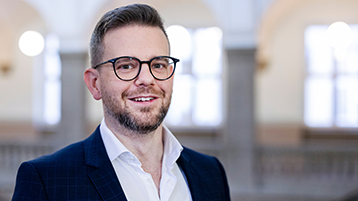 Neuberufen an der TH Köln als Professor für Wirtschafts- und Versicherungsrecht: Dr. Thorsten Süß (Bild: Michael Bause / TH Köln)
