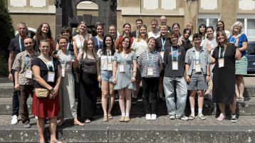 Bachelorstudierenden der Katholischen Fachhochschule Freiburg mit ihrem Dozenten Prof. Dr. Ulrich Siegrist (links) sowie Bachelor- und Masterstudierende der F01 mit Initiatorin Prof. Dr. Renate Kosuch (rechts) (Bild: Ulrich Siegrist)