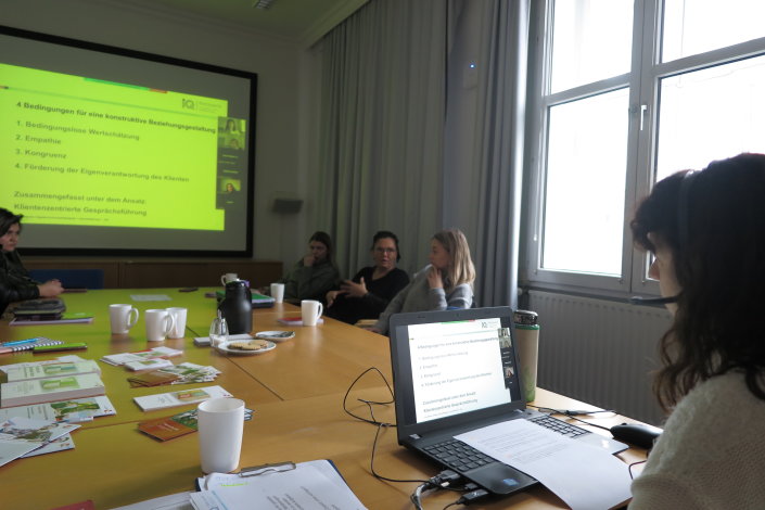 Ergänzt wurden die Präsenzveranstaltungen von Programm 2 durch virtuelle Anteile: Hybrid-Seminar am 10.01.2024 Ergänzt wurden die Präsenzveranstaltungen von Programm 2 durch virtuelle Anteile: Hybrid-Seminar am 10.01.2024