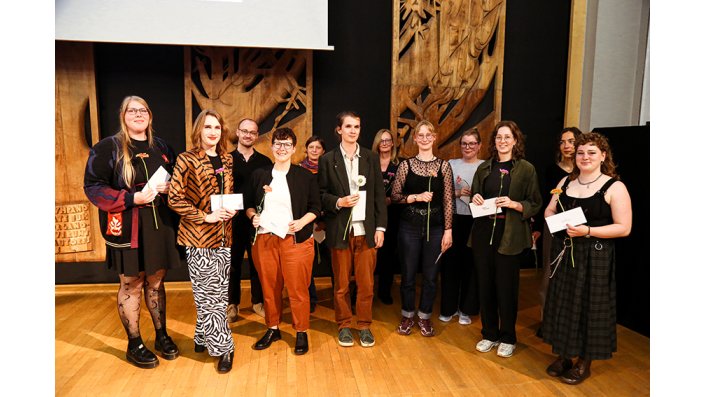 Absolvent*innen des Masterstudiengangs "Gender & Queer Studies"