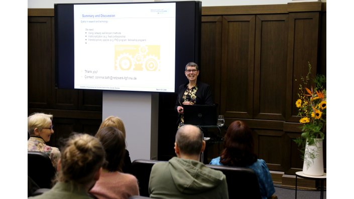  Key Note von Dr. Corinna Bath (Leitende Koordinatorin der Koordinations- und Forschungsstelle des Netzwerks Frauen- und Geschlechterforschung NRW)