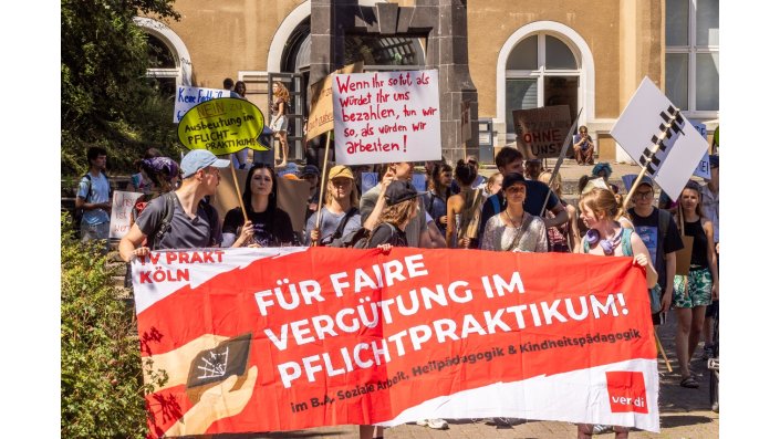 Demonstration für faire Bezahlung im Pflichtpraktikum