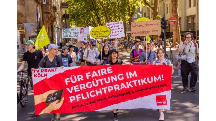 Demonstration für faire Bezahlung im Pflichtpraktikum