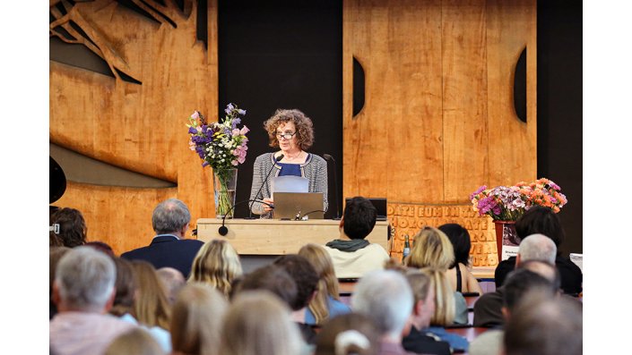 Prof. Dr. Andrea Platte (Dekanin)