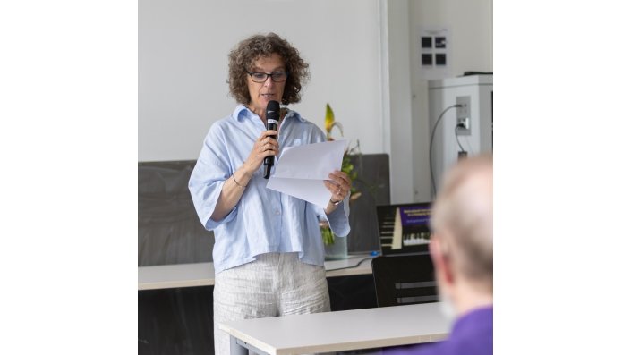 Dekanin Prof. Dr. Andrea Platte begrüßt die internationalen Gäste an der Fakultät für Angewandte Sozialwissenschaften