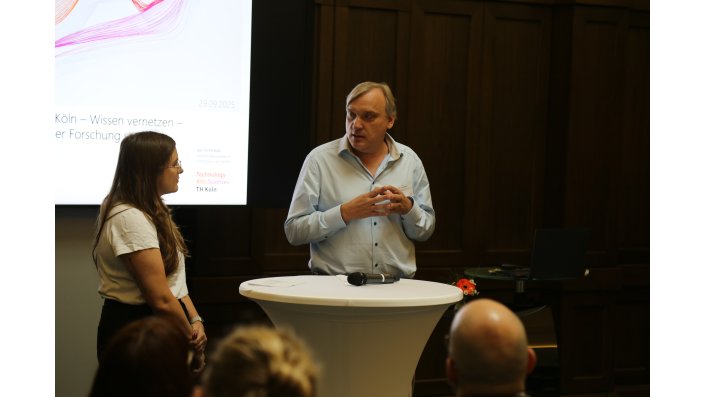 Dr. Eva-Maria Grommes und Prof. Dr. Udo Nehren (TH Köln, beide Fellows der aktuellen Fellowkohorte von Get-IT@TH Köln) sprechen über ihre Erfahrungen mit dem Fellowship.