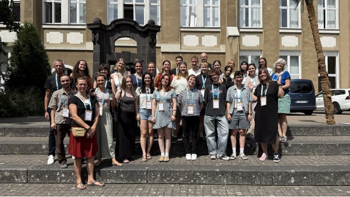 Bachelorstudierenden der Katholischen Fachhochschule Freiburg mit ihrem Dozenten Prof. Dr. Ulrich Siegrist (links) sowie Bachelor- und Masterstudierende der F01 mit Initiatorin Prof. Dr. Renate Kosuch (rechts)