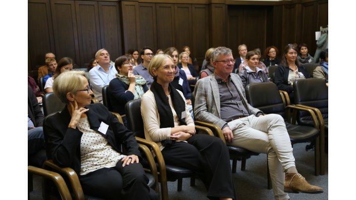 Von Links nach Rechts: Prof. Dr. Carmen Leicht-Scholten (RWTH Aachen, Leiterin des RRI Hubs und Mitglied des wiss. Beirats Get-IT@TH Köln), Prof. Dr. Sylvia Heuchemer und Prof. Dr.-Ing. a.D. Klaus Becker (ehemals Vizepräsident für Forschung und Wissenstransfer TH Köln, ehemals Projektleitung Get-iT@TH Köln) während der Begrüßung