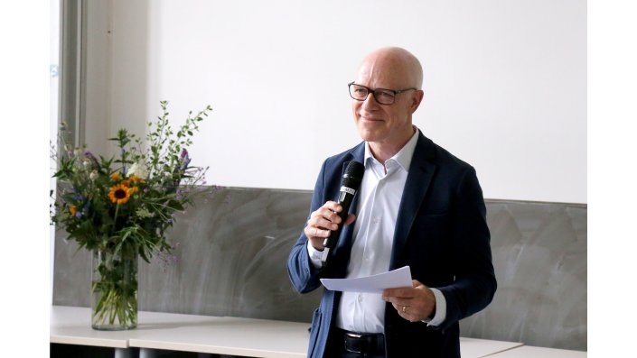 Till Schultze-Gebhardt, Erster Vorsitzender des Vorstands der GwG e.V., Kernteam der Organisation der PCE World Conference 2026 bei der Eröffnung
