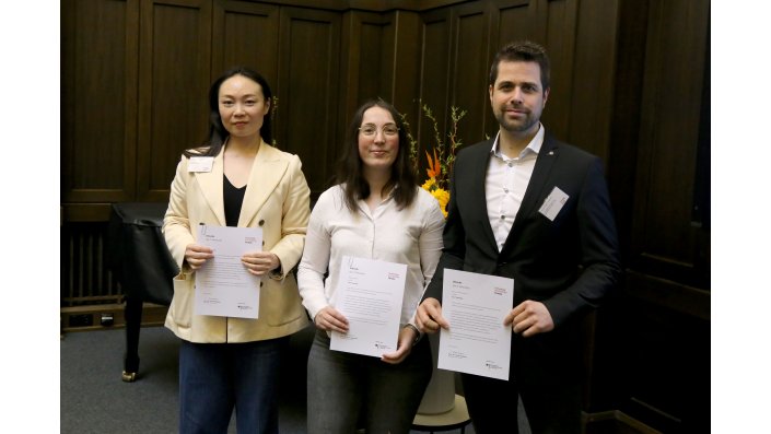  Neue Fellow-Kohorte: Dan Zhu, Nolwenn Bernard, Prof. Dr. Daniel Thiemann (v.l.n.r.)