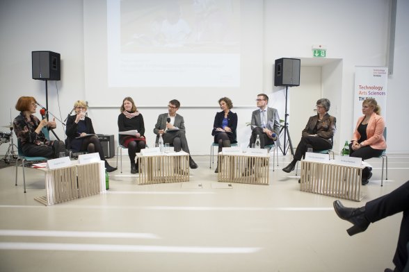 Angelika Diller, Dagmar Friedrich, Prof. Dr. Sylvia Kägi, Prof. Dr. Claus Stieve, Prof. Dr. Andrea Platte, Simon Streiffels, Ulla Sevenich-Mattar und Andrea Pankow (v.l.n.r.)