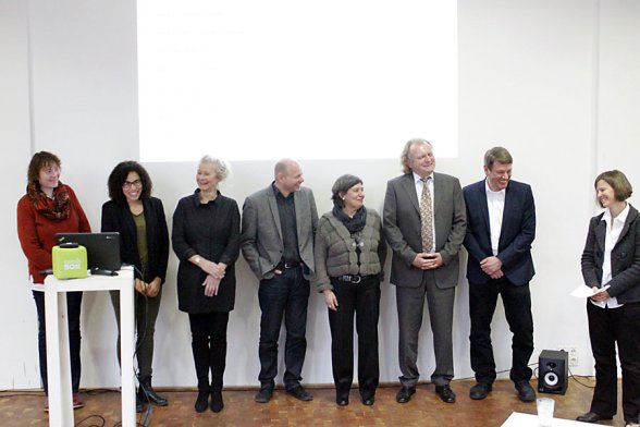 von l.n.r.: Viktoria Göbels (SHK), Scarlet Siebert (WHK), Prof. Birgit Mager, Prof. Dr. Udo Seelmeyer, Prof. Dr. Carmen Kaminsky, Prof. Dr. Hans-Günter Lindner, Prof. Dr. Claus Richter, Prof. Dr. Isabel Zorn