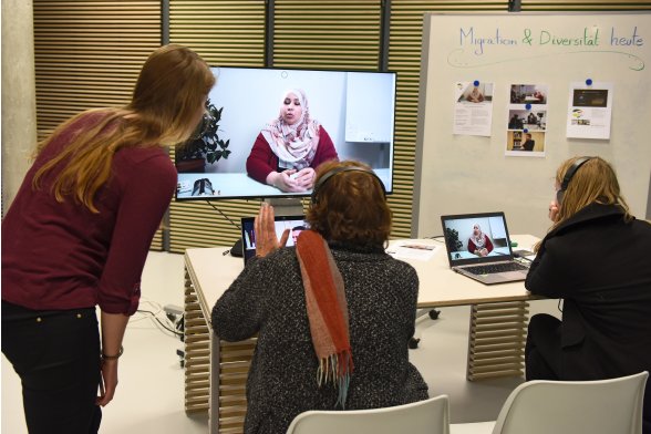 „Storytelling in der Migrationsgesellschaft“ – die Ausstellung ist online!