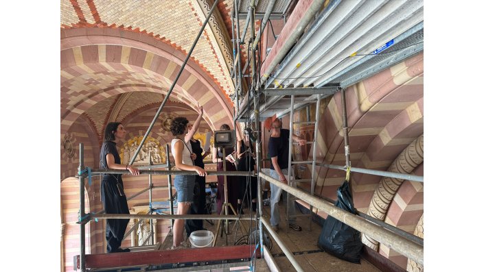 Gerüstbegehung: Das Votivbild von Schraudolph in der Vorhalle.