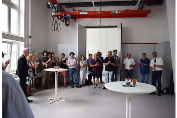 Sektempfang in der neu renovierten Steinwerkstatt