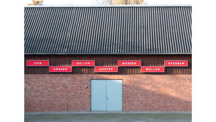 Ludger Gerdes, "Ichs – Können – Dürfen – Sollen – Wollen - Müssen – Sterben" (1991), Installation nach der Restaurierung durch Studierende des CICS 2019 in Brauweiler.