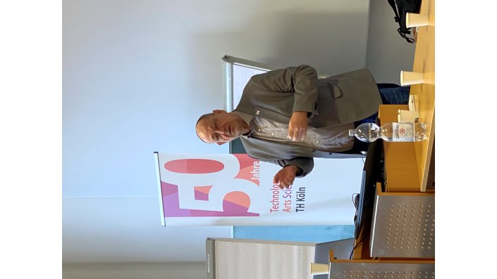 Prof. Dr. Stefan Herzig, Präsident der TH Köln, beim Grußwort zum ERASMUS+ Meeting an der TH Köln