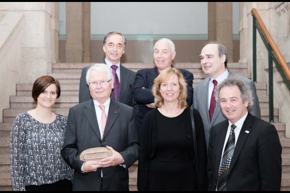 Fachgruppe mit Preisträger Helmut Schmidt