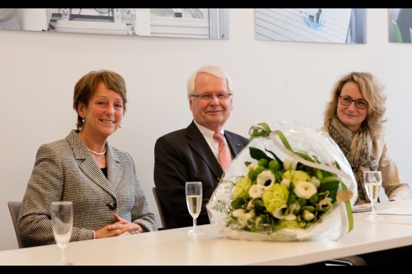 Ehepaar Schmidt, Blumenstrauß und Annett Polster