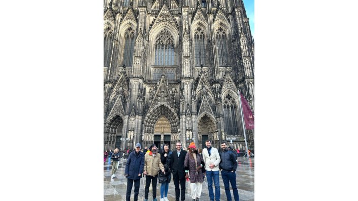 Doktoranden vor dem Kölner Dom