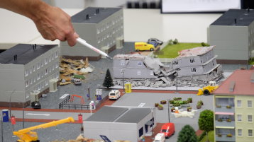 Realitätsnahe Darstellung eines durch Erdbeben zerstörten Hauses in einer türkischen Vorstadt. (Bild: TH Köln/Thomas Säger)