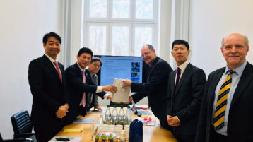 V.l.n.r. Prof. JoonGul Oh, Präsident Dong-Hoon Lee (Seoul National University of Science and Technology), Prof. Kiheon Nam , Präsident Stefan Herzig (TH Köln), Dr. Chong Dae Kim und Prof. Rainer Bartz V.l.n.r. Prof. JoonGul Oh, Präsident Dong-Hoon Lee (Seoul National University of Science and Technology), Prof. Kiheon Nam , Präsident Stefan Herzig (TH Köln), Dr. Chong Dae Kim und Prof. Rainer Bartz