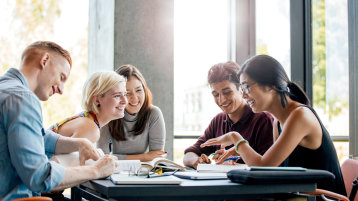 Studierendengruppe (Bild: iStock)