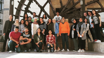 Professor Bonnet mit den Studierenden des Moduls Moduls „Pharmaceutical physical chemistry“ von Frau Dr. Esra’a Barahmieh an der Fakultät Pharmaceutical Chemical Engineering der German Jordanian University (GJU) in Amman/Jodanien  (Image: Martin Bonnet / TH Köln)