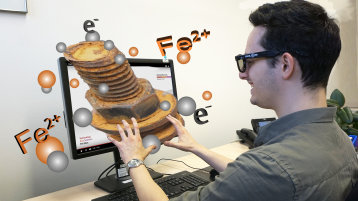 Student lernt begeistert das Thema Korrosion mit 3D-Video (Bild: IWA / TH Köln)