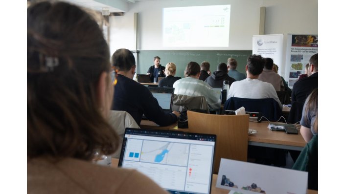 Workshop des VOST-THW zur Lagekartierung in einem Hochwasserszenario