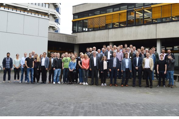 Gruppenbild der Teilnehmer des Bälz-Seminars 2017 an der TH Köln vor der Mensa