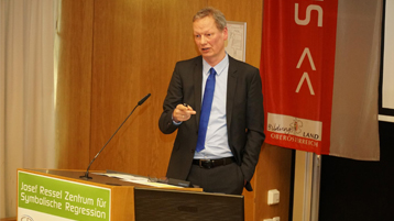 Prof. Dr. Thomas Bartz-Beielstein beim Vortrag (Bild: Petra Wiesinger / FH Oberösterreich)